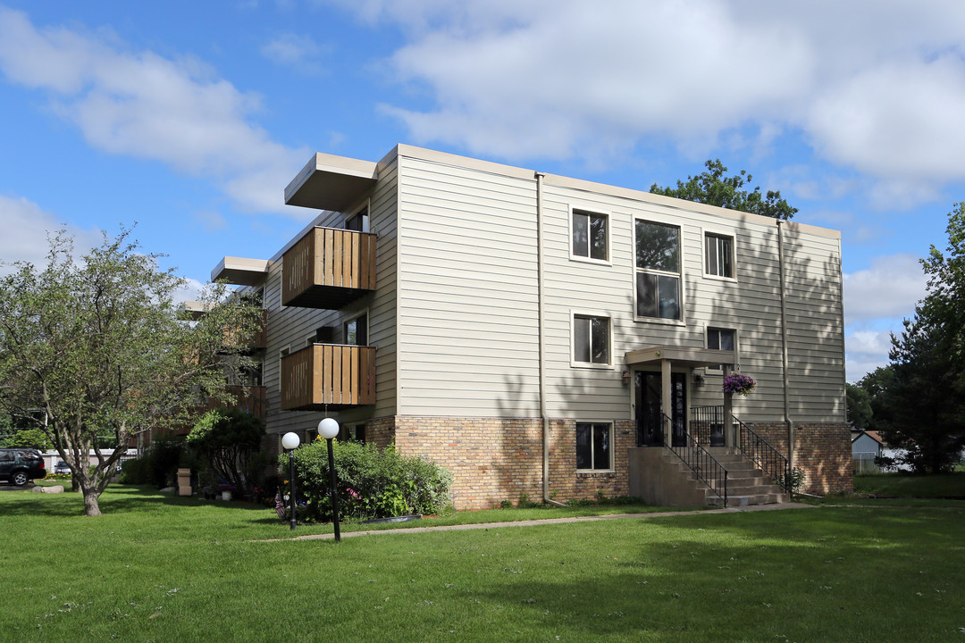 North Shore Apartments in Forest Lake, MN - Building Photo