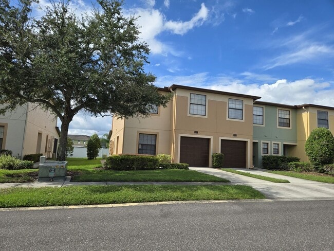 2637 Oleander Lakes Dr