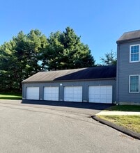 11 D Riverview Dr in East Windsor, CT - Building Photo - Building Photo