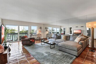 1662 Lincoln Ct-Unit -405 in Miami Beach, FL - Building Photo - Building Photo