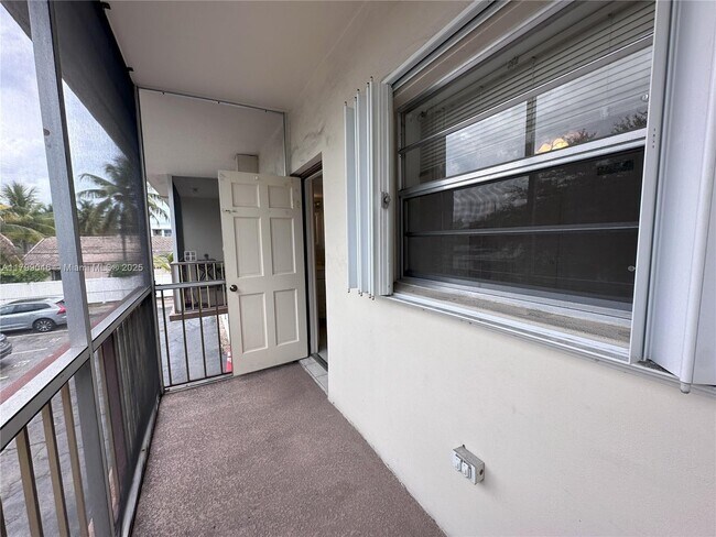 415 NE 2nd St in Hallandale Beach, FL - Building Photo - Building Photo