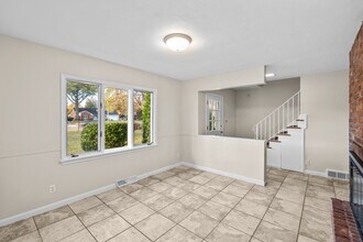 3735 Heatherdowns Blvd in Toledo, OH - Foto de edificio - Building Photo