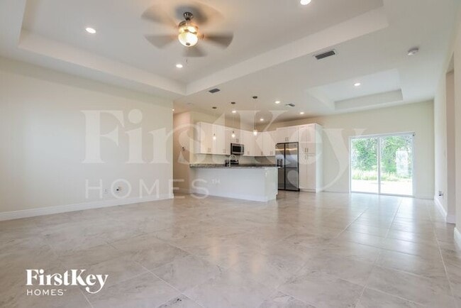 4594 Flamlau Ave in North Port, FL - Foto de edificio - Building Photo