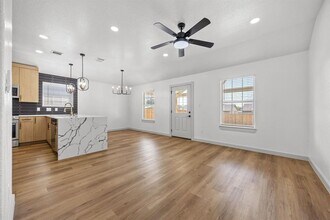 2303 Thomas St in Taylor, TX - Building Photo - Building Photo