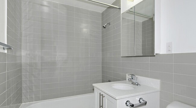 103 Avenue Rd in Toronto, ON - Building Photo - Building Photo