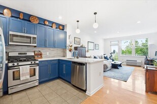 15 Freedom Way in Jersey City, NJ - Building Photo