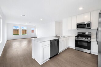 12918 Shells Ln in Barrett, TX - Building Photo - Building Photo