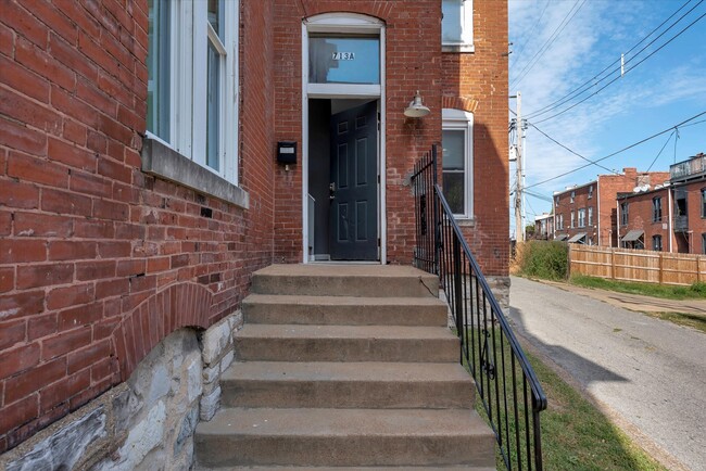 713 Barton St, Unit 713a in St. Louis, MO - Foto de edificio - Building Photo