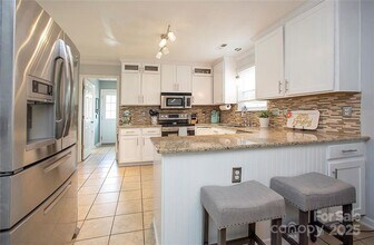 8425 Hirsch Dr in Charlotte, NC - Building Photo - Building Photo