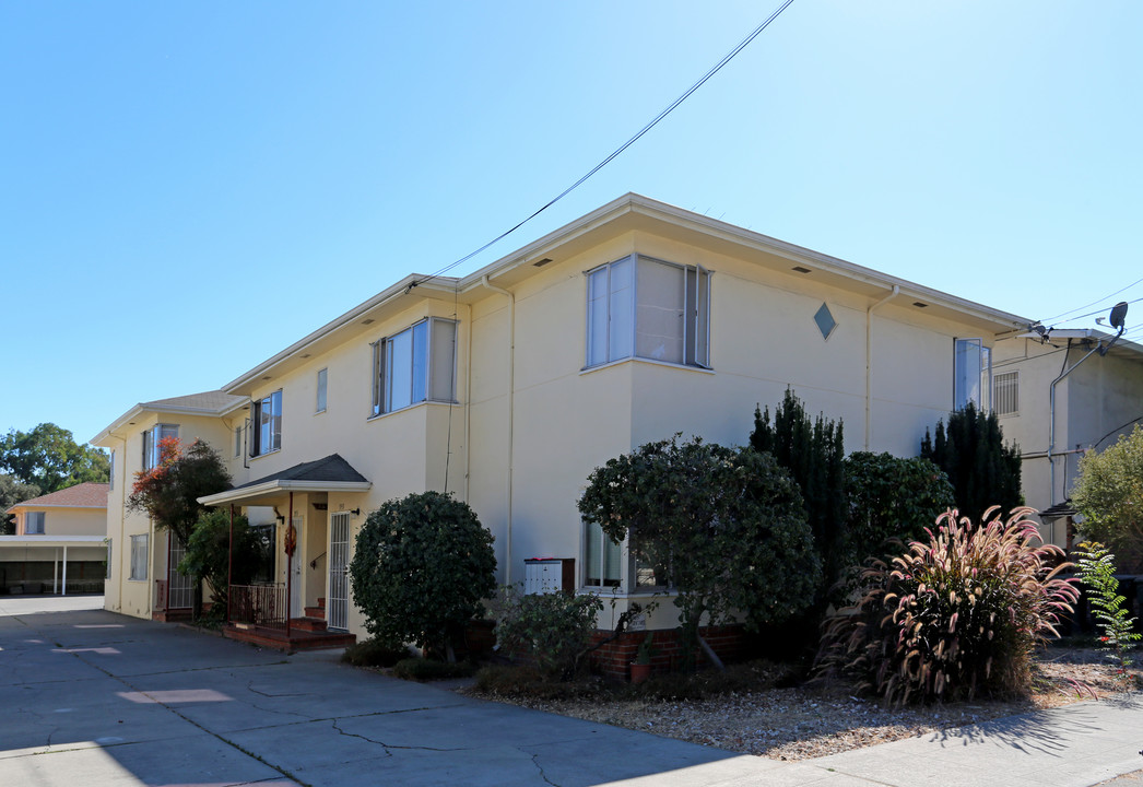 353-365 Chumalia St in San Leandro, CA - Building Photo