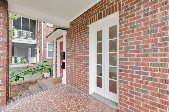 201 E 48th St in Savannah, GA - Building Photo - Building Photo