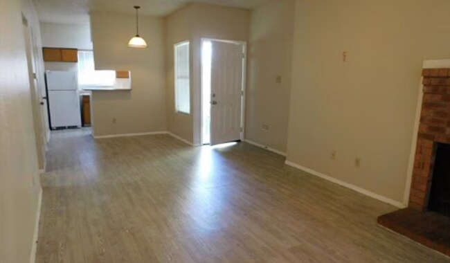 2407 W Slaughter Ln in Austin, TX - Building Photo - Building Photo