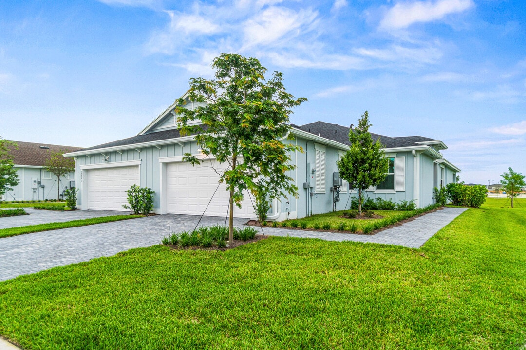 19479 Barn Swallow Way in Loxahatchee, FL - Building Photo
