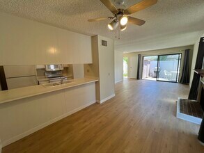 28549 Conejo View Dr in Agoura Hills, CA - Foto de edificio - Building Photo