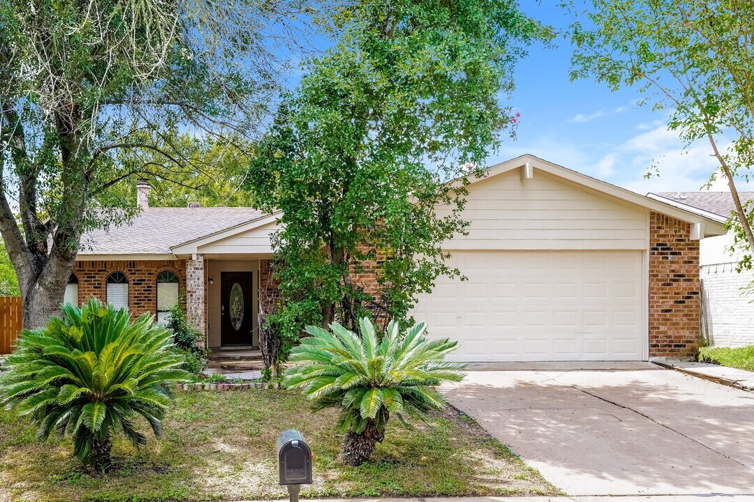 17611 Ranch Country Rd in Hockley, TX - Building Photo