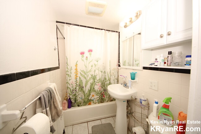 41 Atkins St, Unit 4 in Boston, MA - Foto de edificio - Building Photo