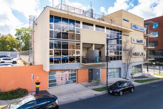 6th & Brushy in Austin, TX - Foto de edificio - Building Photo