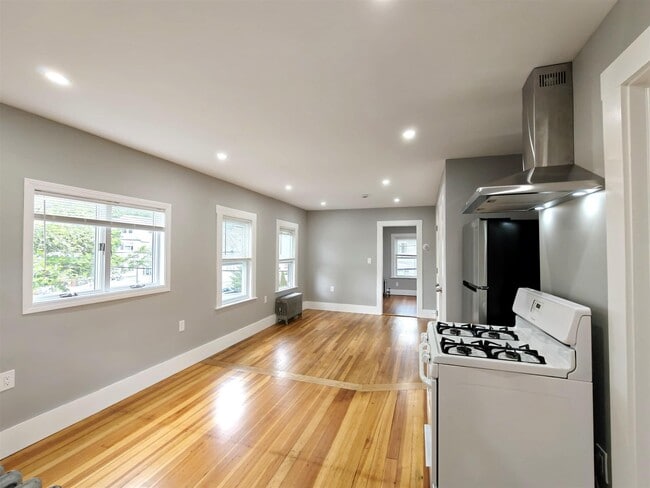 19 Sheridan St, Unit 2