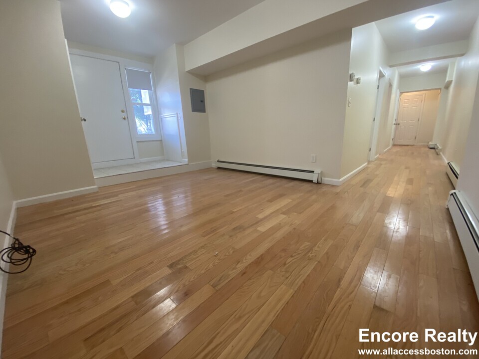 1640 Commonwealth Ave, Unit 0 in Boston, MA - Building Photo