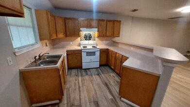 2300 Abernathy St in Houston, TX - Building Photo - Building Photo