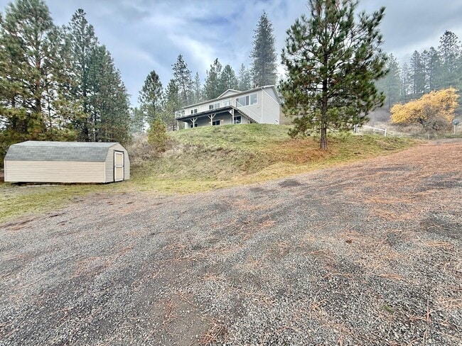 6686 Washington 291B in Nine Mile Falls, WA - Building Photo - Building Photo