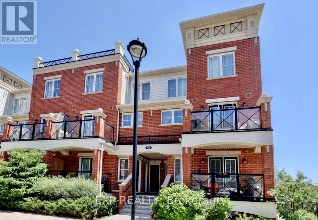 2480-2480 Post Rd in Oakville, ON - Building Photo