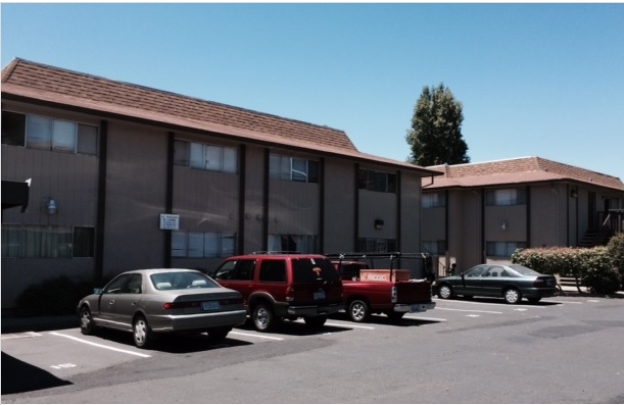 Holiday Manor Apartments in Hayward, CA - Building Photo - Building Photo