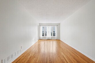 1008 Klondike Rd in Ottawa, ON - Building Photo - Building Photo