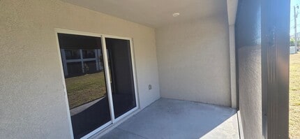 910 SW 7th Ct in Cape Coral, FL - Building Photo - Building Photo