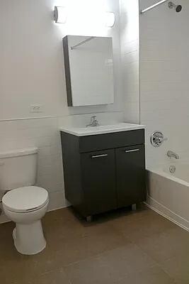 401 W 25th St in New York, NY - Building Photo