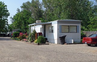 520-526 E 40th St in Garden City, ID - Building Photo