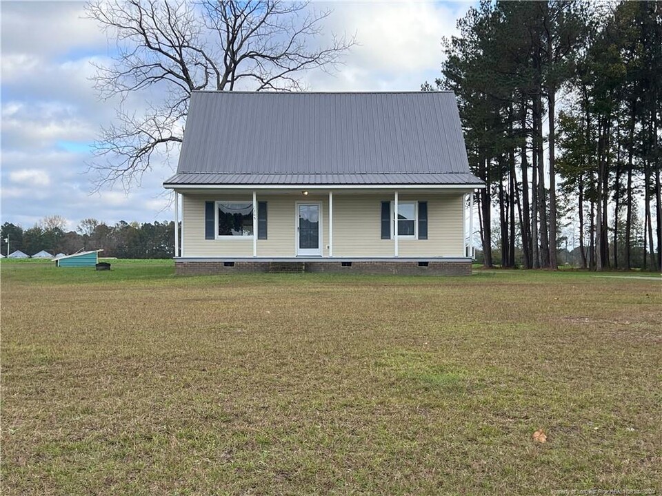 1205 Sanders Rd in Sanford, NC - Building Photo