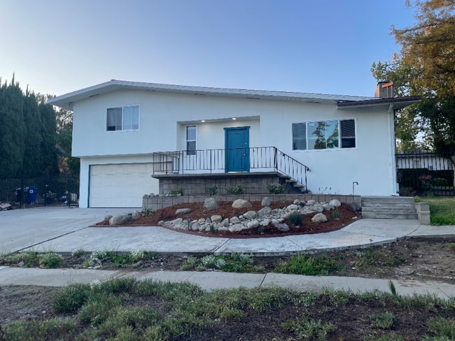 property at 1465 W Shannon St