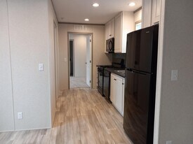 30 Canal Dr in Pontiac, MI - Building Photo