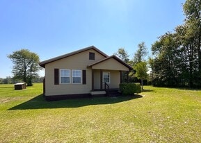 2333 Fillmore Dr in Marianna, FL - Building Photo