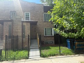 1653 E 70th St in Chicago, IL - Building Photo