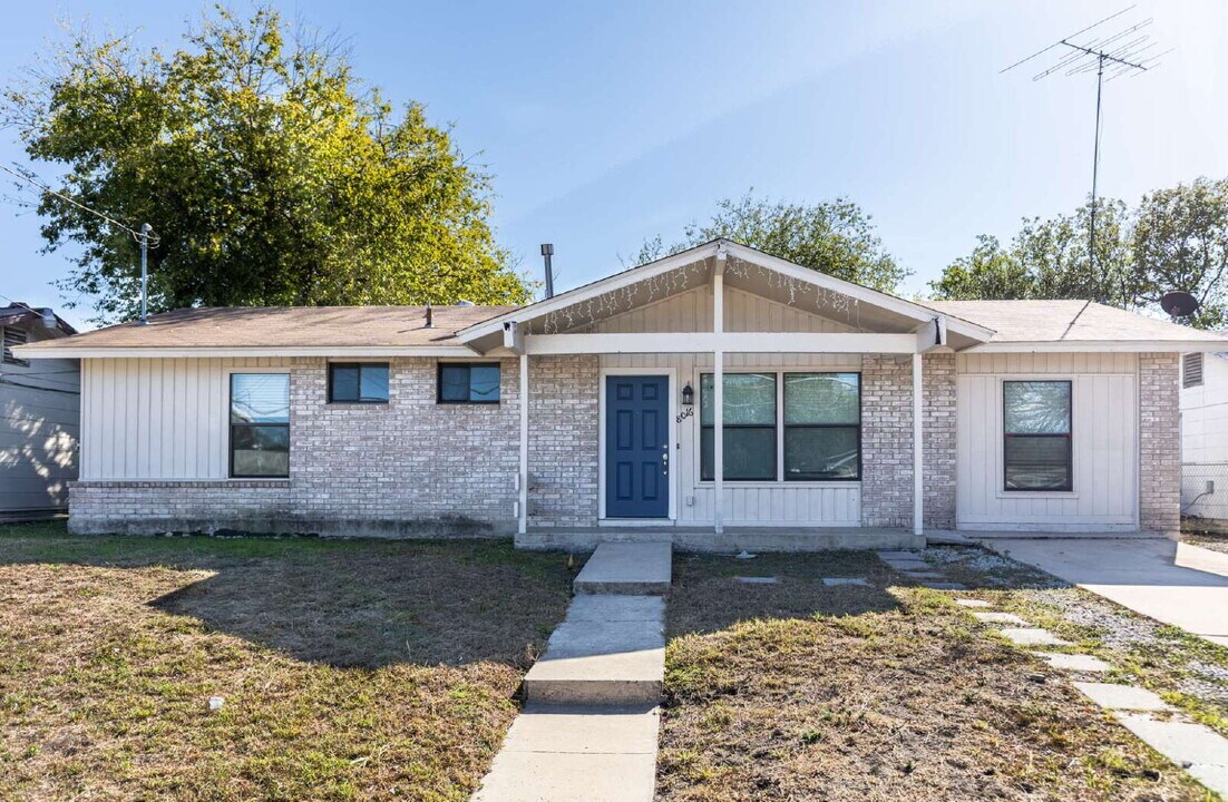 8016 Landing Ave in San Antonio, TX - Building Photo