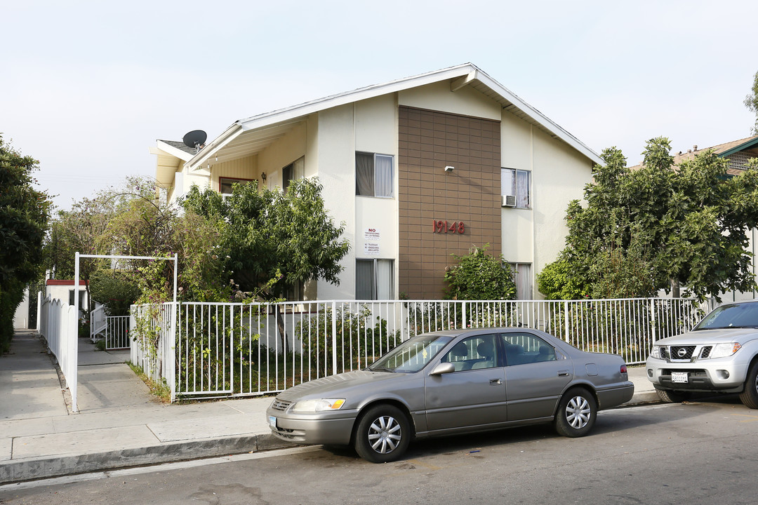 19148 Bryant St in Northridge, CA - Building Photo