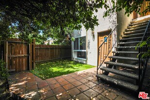 5401 W Olympic Blvd in Los Angeles, CA - Building Photo