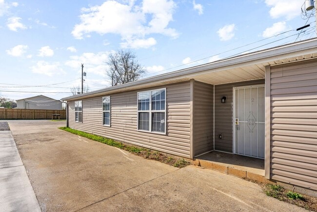209 Lexington Dr in Clarksville, TN - Foto de edificio - Building Photo