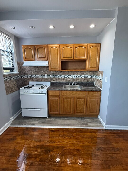 4 Chestnut St in East Orange, NJ - Building Photo