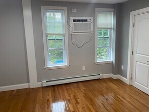 59 Marshall St, Unit 2 in Somerville, MA - Foto de edificio - Building Photo