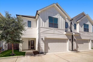 5905 Petty St in Houston, TX - Building Photo