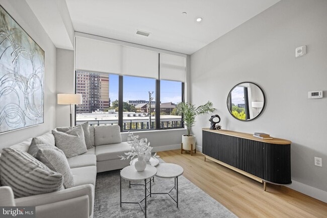 801 N Fairfax St, Unit 313 in Alexandria, VA - Building Photo - Building Photo