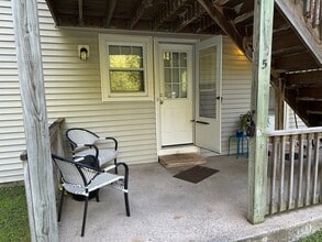 39 Hop Brook Rd in Brookfield, CT - Building Photo - Building Photo
