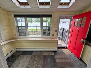 5 Pearl St in Groton, CT - Building Photo - Building Photo