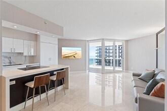 4779 Collins Ave in Miami Beach, FL - Building Photo - Building Photo