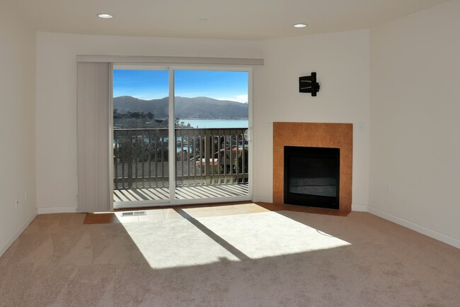 55 Marinero Cir in Tiburon, CA - Building Photo - Building Photo