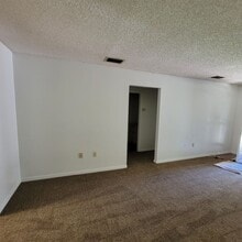 214 N Tanglewood Dr in Leesburg, FL - Building Photo - Building Photo