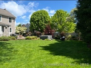 82 Riverview Cir in Fairfield, CT - Building Photo - Building Photo